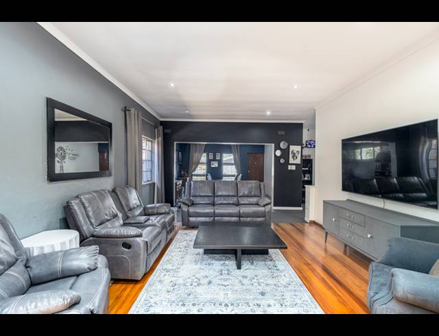 3 BEDROOM HOUSE FOR SALE IN BOSTON